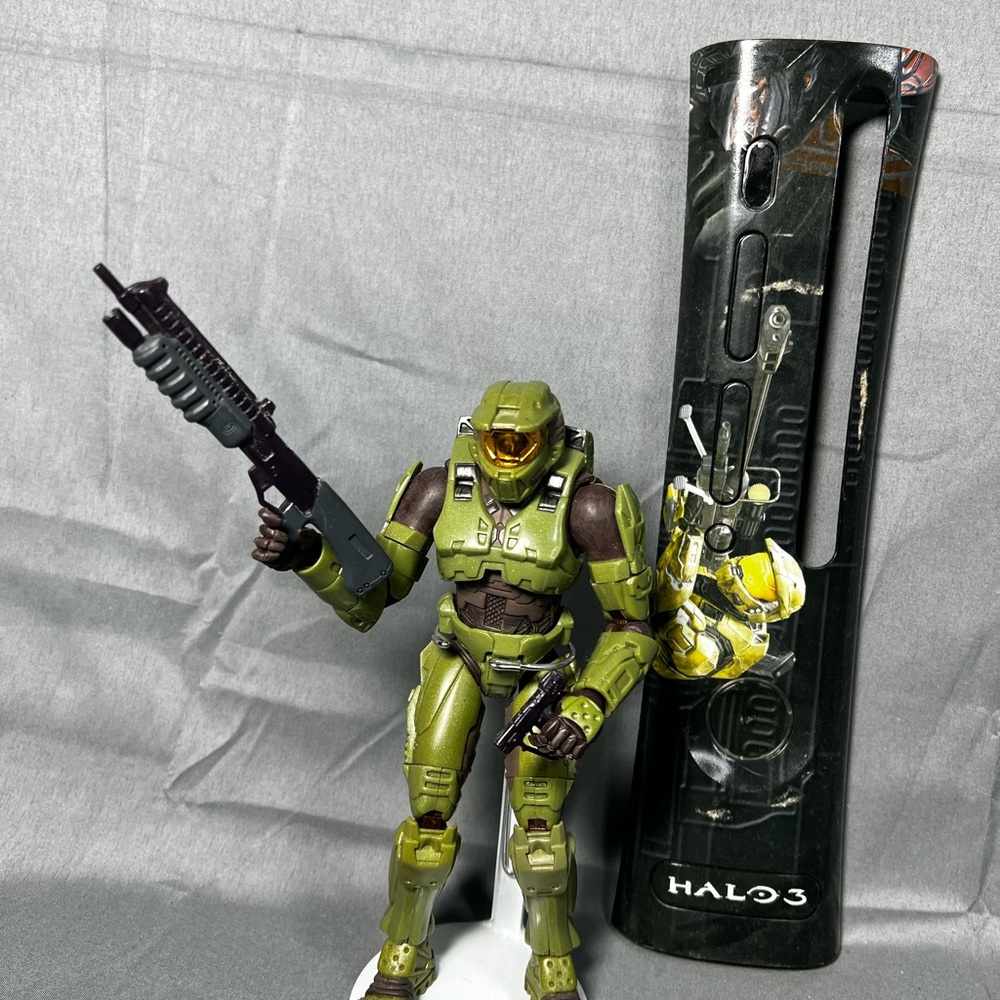 Halo Green and Black Action Figure with Weapon